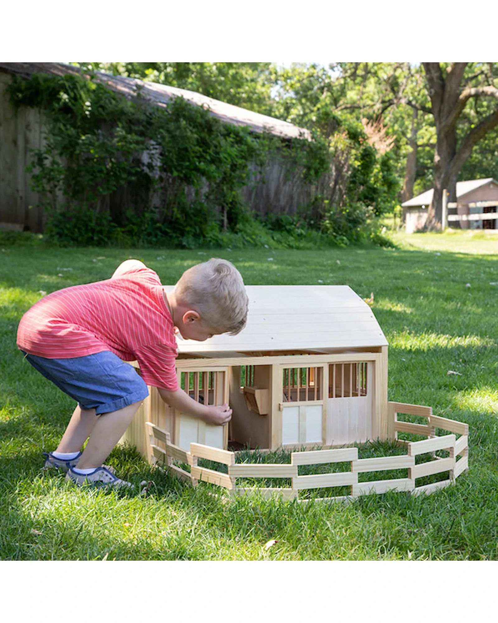 Fat Brain Toys Countryside Stable & Corral